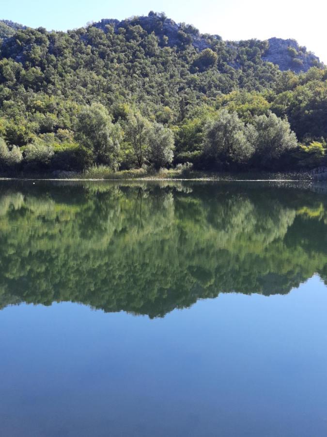 Mali Raj Apartmani Cetinje Esterno foto