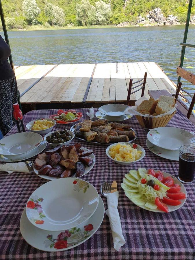 Mali Raj Apartmani Cetinje Esterno foto