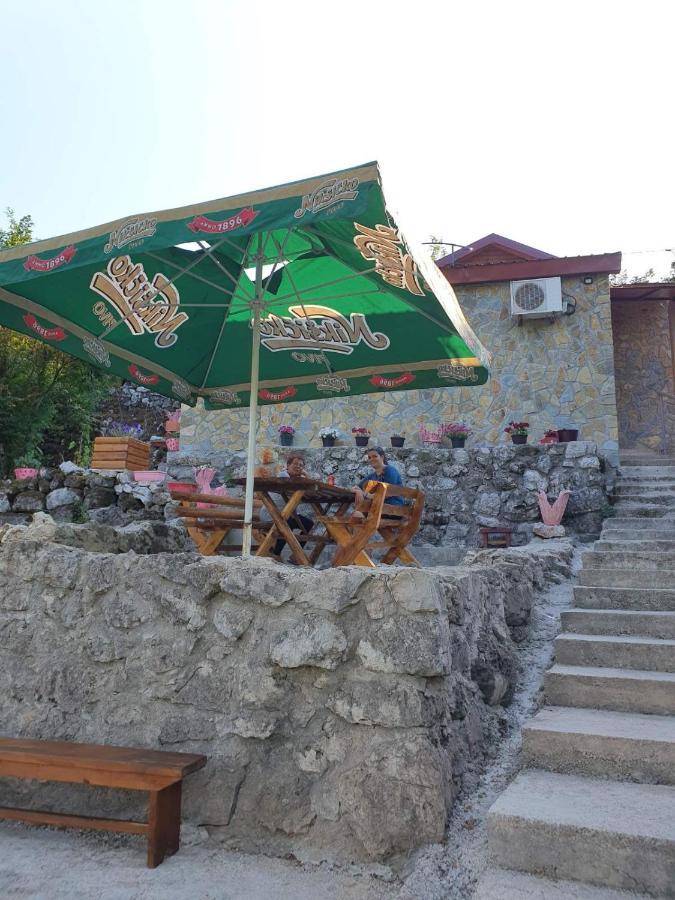 Mali Raj Apartmani Cetinje Esterno foto
