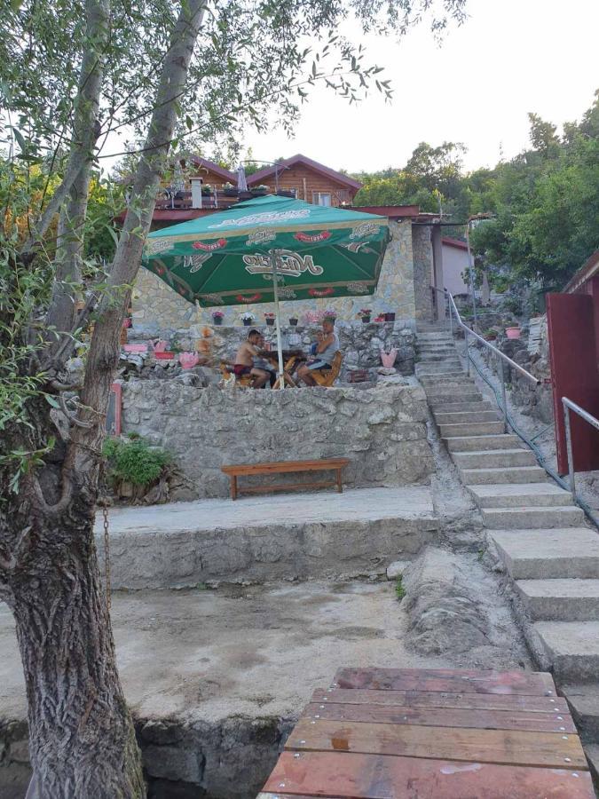 Mali Raj Apartmani Cetinje Esterno foto