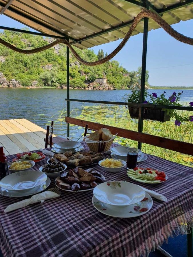Mali Raj Apartmani Cetinje Esterno foto