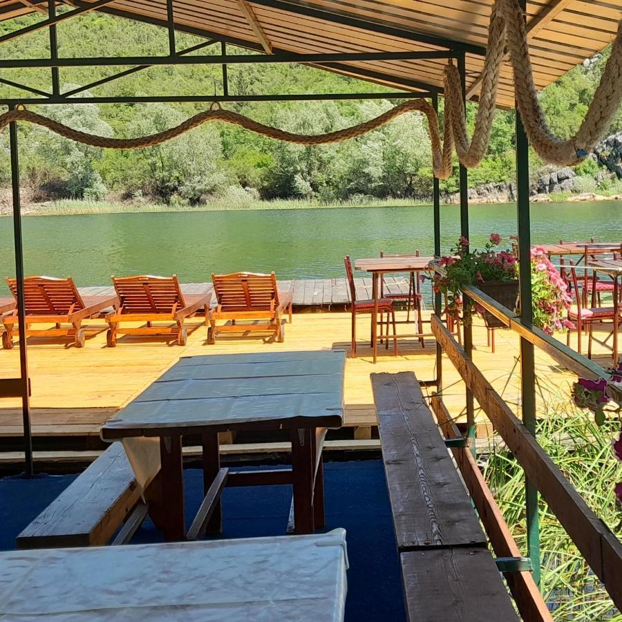 Mali Raj Apartmani Cetinje Esterno foto