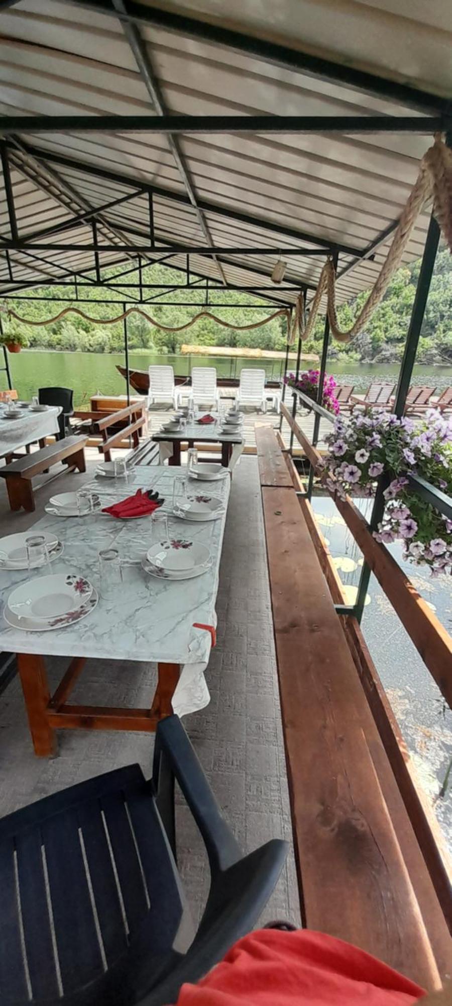 Mali Raj Apartmani Cetinje Esterno foto